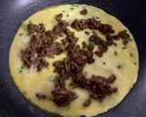 Gambar langkah 3 resipi Roti john daging homemade.