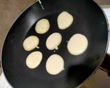 Foto langkah ke 5 dari resep My first Pancake.