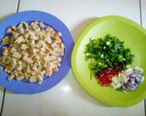 Foto langkah ke 1 dari resep Ongseng oncom daun bawang seledri.