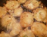 A picture of step 2 of Masala aloo pakora.
