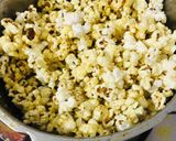 મેગી ફ્લેવર્ડ પોપકોર્ન (Maggi Flavoured Popcorn Recipe In Gujarati) રેસીપી સ્ટેપ3ફોટો