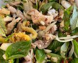 รูปขั้นตอนการทำที่ 4 ของ ยำไก่ผักแพวถั่วลิสง🌿🧄🥜🌶️