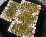 Hình bước làm 1 của món Cracker Với Sốt Pesto Và Trứng Luộc
