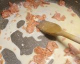 A picture of step 2 of Pasta with smoked salmon and chives.