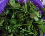 Foto langkah ke 1 dari resep Tumis kangkung simple enak pedas.