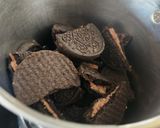 A picture of step 1 of Oreo Biscuit Chocolate Modak.