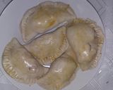 Foto del paso 5 de la receta: Empanadas de queso fundido con masa de pizza