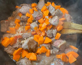 Foto del paso 1 de la receta: Guiso de fideos con carne y verduras