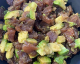 Foto del paso 3 de la receta: Tartar de atún con mango y algas wakame 🥭🥢