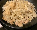 รูปขั้นตอนการทำที่ 1 ของ ไก่ผัดเห็ด