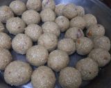 मावा लड्डू(mawa laddu recipe in hindi) रेसिपी चरण 4 फोटो