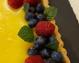 Foto del passaggio 8 della ricetta Crostata con crema al limone e frutti di bosco