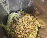 Foto del paso 4 de la receta: Guacapesto con pipas de calabaza y hojas de zanahoria (Thermomix) 🥑