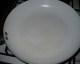 Foto del paso 2 de la receta: Salchicha envuelta en omelette