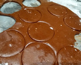 Foto del paso 3 de la receta: Alfajores de maicena de chocolate, veganos, sin azúcar, sin tacc