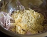 A picture of step 1 of Kandha bhajiya.