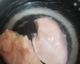 Foto del paso 1 de la receta: Pollo desmenuzado en salsa de tomate..