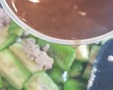 รูปขั้นตอนการทำที่ 4 ของ ผัดมะเขือยาวหมูสับ