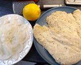 Foto del paso 2 de la receta: Pechuga de pollo empanada al limón