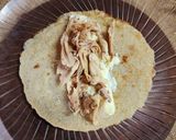 Foto del paso 4 de la receta: 🌮🍗🌯 Fajitas de pollo con palta, cebolla morada, lechuga, queso y mayonesa de pepinillo 🌯🍗🌮