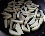 Foto del paso 1 de la receta: Papas🍟 "fritas" veganas🥑🌰🍅