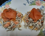 Foto del paso 5 de la receta: Aperitivo de salmón y gulas