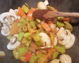 Foto del paso 2 de la receta: Huevos al Plato con Colas de Rape