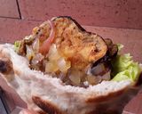 Foto del paso 4 de la receta: Sándwich🥪 de berenjenas🍆 empanizadas en pan turco🍞