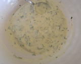 Foto del paso 3 de la receta: Ensalada de pepino con aderezo de yogurt y menta