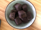 Keto-freundliche Schoko Fat Bomb (ohne backen)