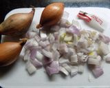 Foto del paso 1 de la receta: Puré rústico con echalote, arvejas y cantimpalo