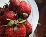 कूल कूल स्ट्रॉबेरी शेक(cool cool strawberry shake recipe in hindi) रेसिपी चरण 1 फोटो