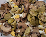 Foto del paso 8 de la receta: Hojaldres de champiñones, atún huevo queso aceitunas