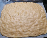 Foto del paso 2 de la receta: 205. Coca Sant Joan de crema con piñones y cerezas confitadas