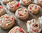 Teljes kiőrlésű pizzás csiga recept fázis 5 fotója