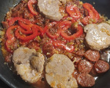 Foto del paso 3 de la receta: Arroz con solomillo de cerdo, chorizo y verduritas.🍚🐖🫑🍅🥕