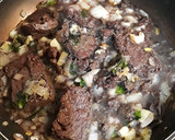Foto del paso 2 de la receta: Sangre encebollada al vino tinto