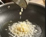 Hình bước làm 3 của món Mì Xào Hải Sản