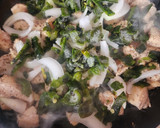 Foto del paso 2 de la receta: Pollo con rajas y calabazas en salsa verde