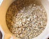 A picture of step 2 of Berry and almond porridge -vegan.