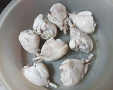 Foto del paso 3 de la receta: Contramuslo de pollo cocido y asado con papas y mojo