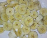 A picture of step 1 of Apple And Banana Smoothie.