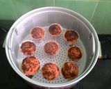 Foto langkah ke 6 dari resep Muffin strawberry kukus.