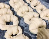Foto del paso 5 de la receta: Medialunas de manteca