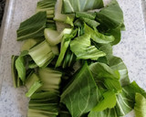 Foto del paso 2 de la receta: Potaje de garbanzos y bacalao al curry con pak Choi