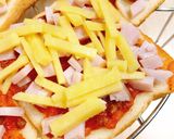 Hình bước làm 2 của món Pizza làm từ bánh mỳ