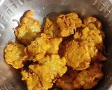 ડુંગળી ના ઢુંબા ભજીયા (Dungri Dhumba Bhajiya Recipe In Gujarati) રેસીપી સ્ટેપ4ફોટો