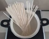 Hình bước làm 1 của món MÌ UDON THỊT BÒ HẦM vị NƯỚC TƯƠNG