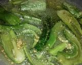 A picture of step 1 of Chatpati emli wali hari mirchen.