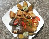 Hình bước làm 5 của món Cá, thịt kho chuối xanh tương bần